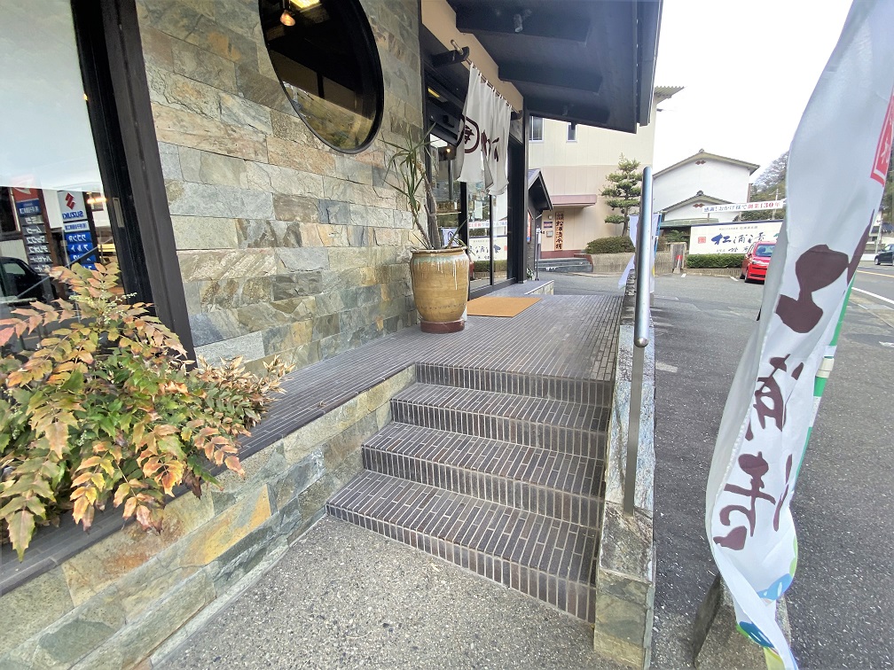 20センチほどの段差が4段あります。