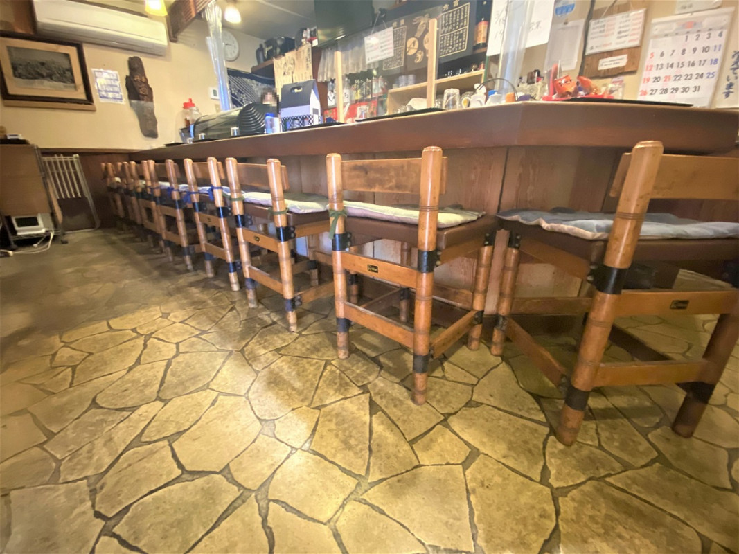 カウンターは可動椅子