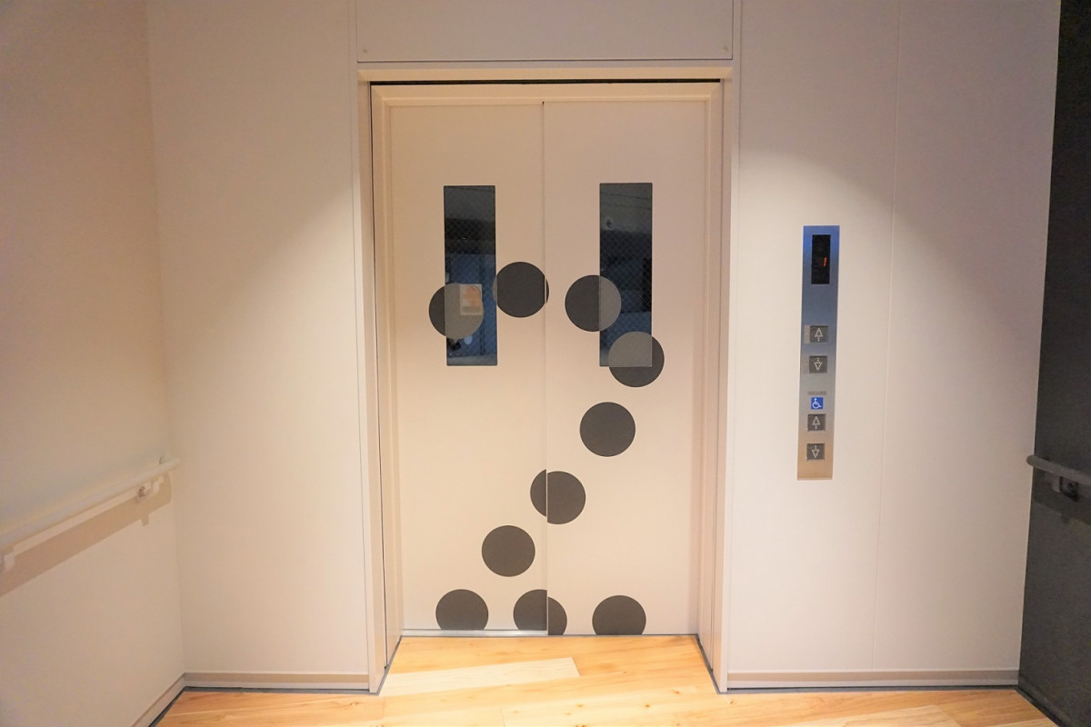 窓付きエレベーター