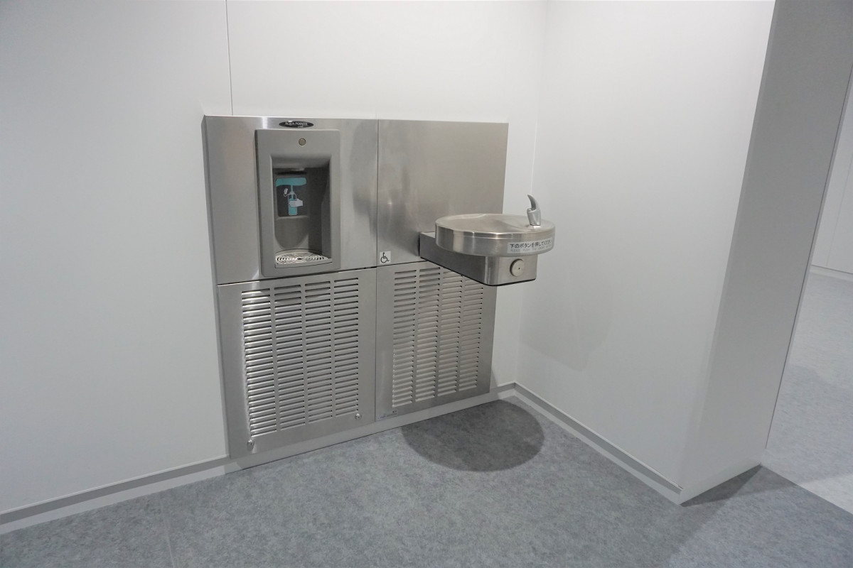 車いす対応ウォータークーラー