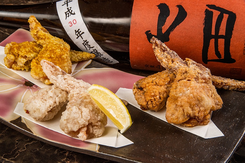 骨を抜いて調理する手羽先！