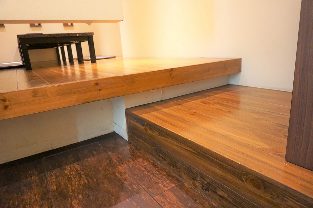 個室入口段差2段