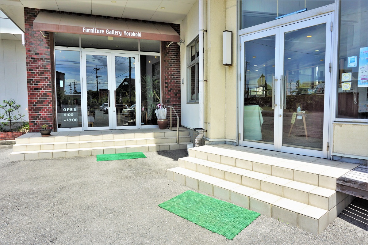 ショールームの出入口は2か所ございます