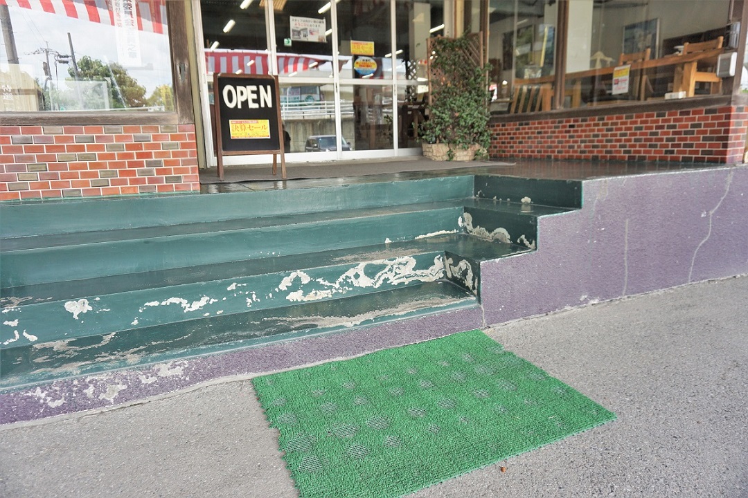 20センチ程の段差が4段あります