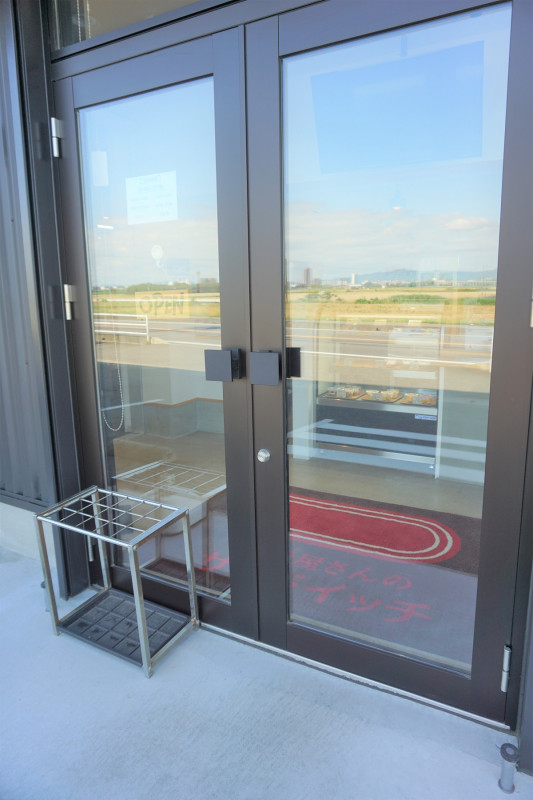 店舗正面入り口