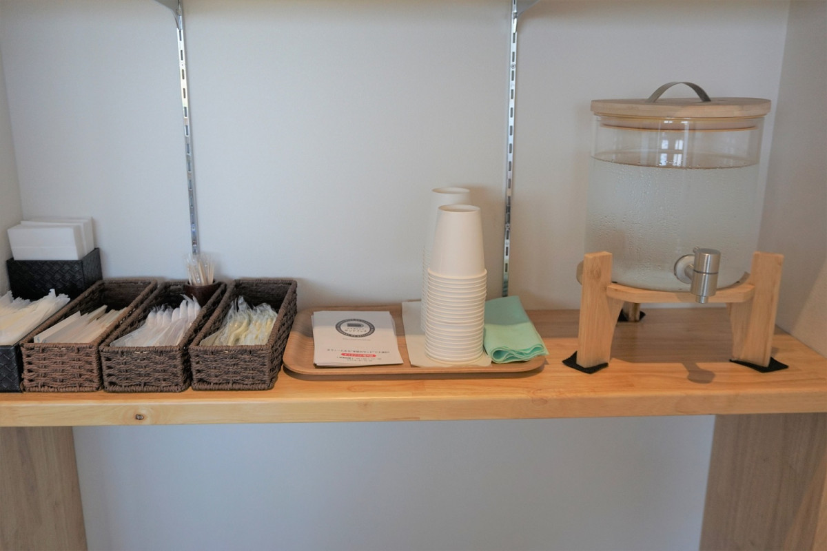 カトラリーやお水はセルフサービスです。