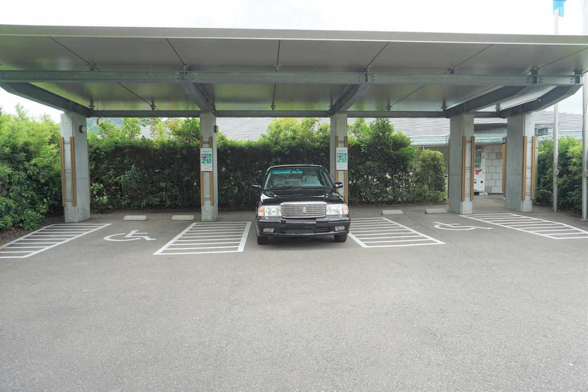 身障者用駐車場3台あります