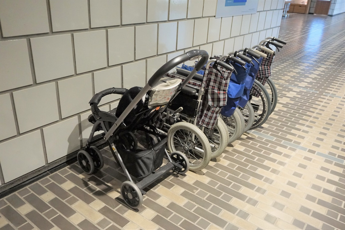 車いす・ベビーカーの貸し出しあります