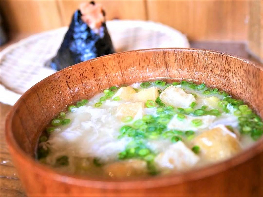 具だくさんなお味噌汁もいっしょにどうぞ♪