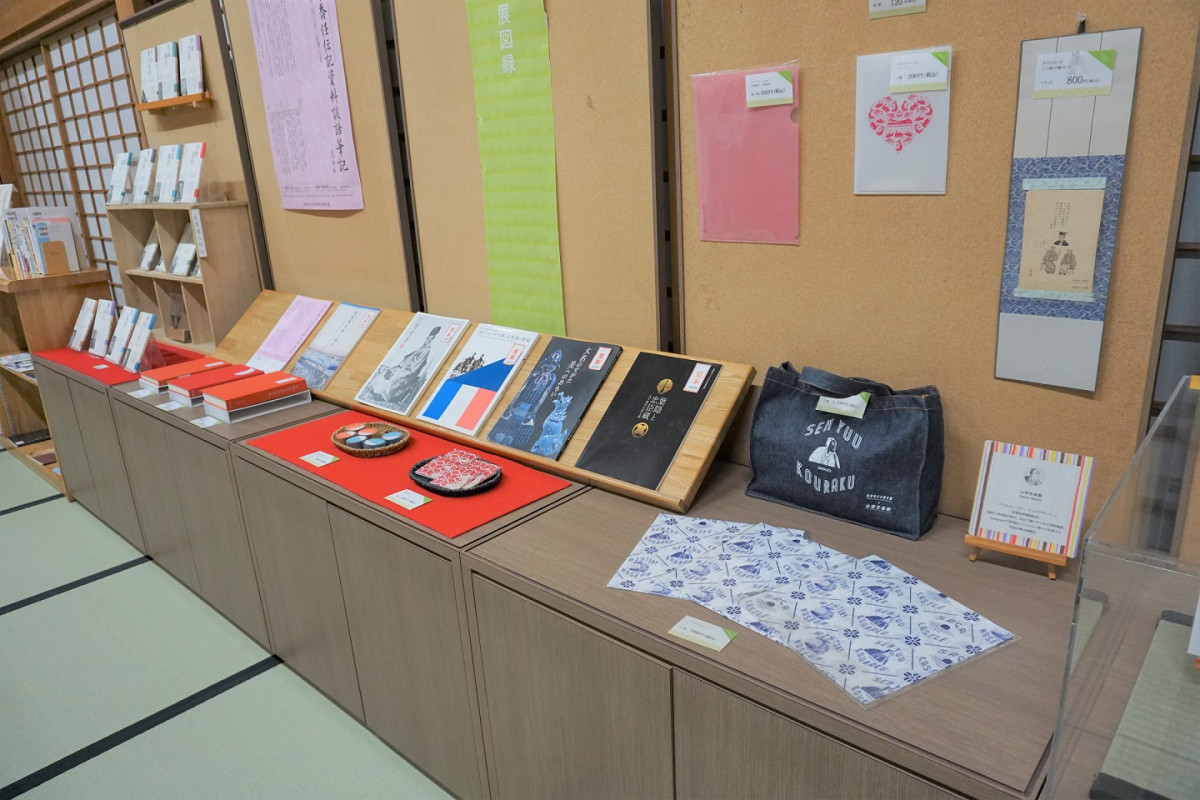 総合受付前グッズ販売コーナー