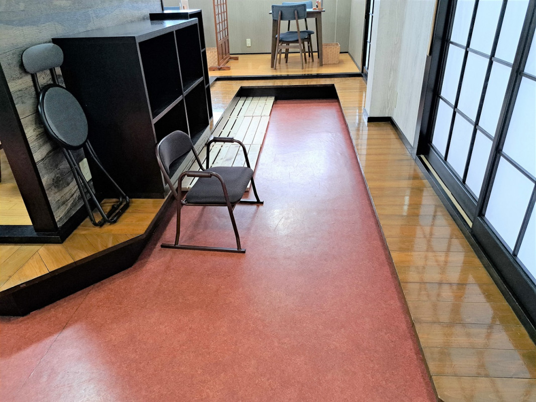 靴を脱いでおあがり下さい