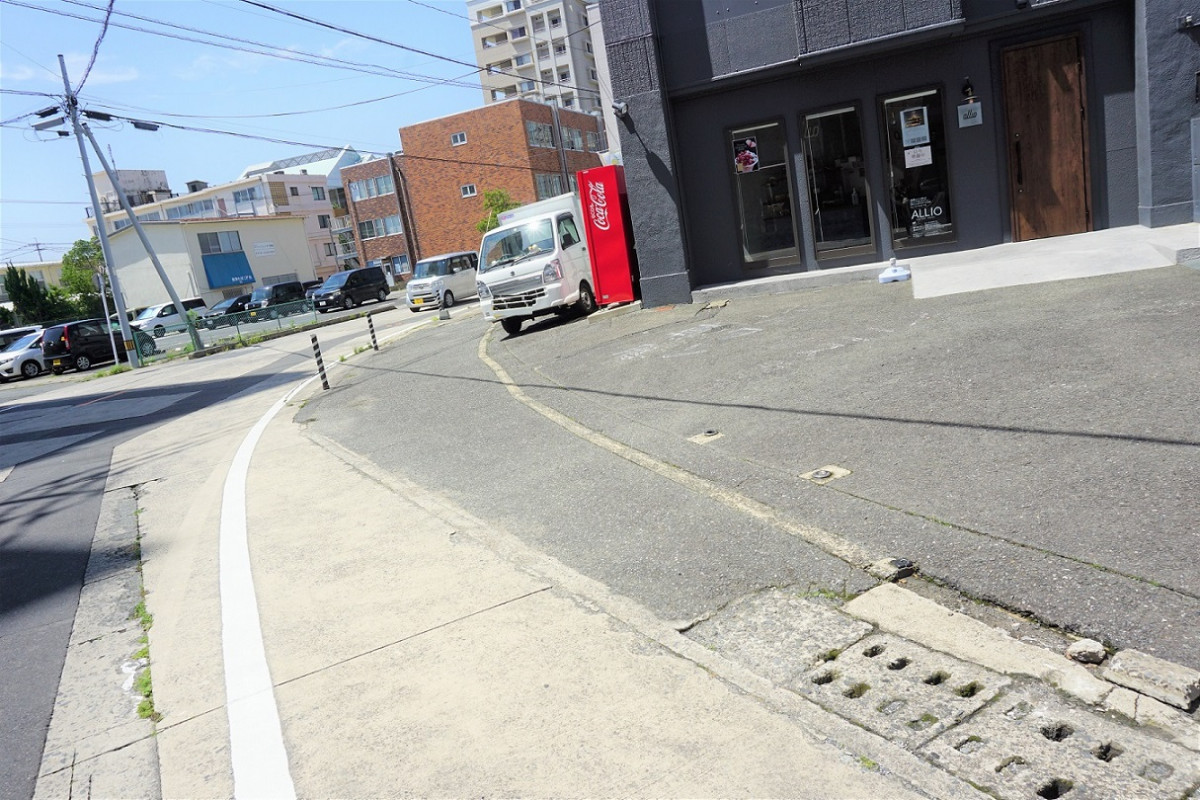 店舗前に2台駐車できます