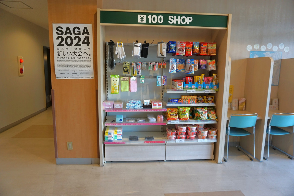 100円商品コーナー