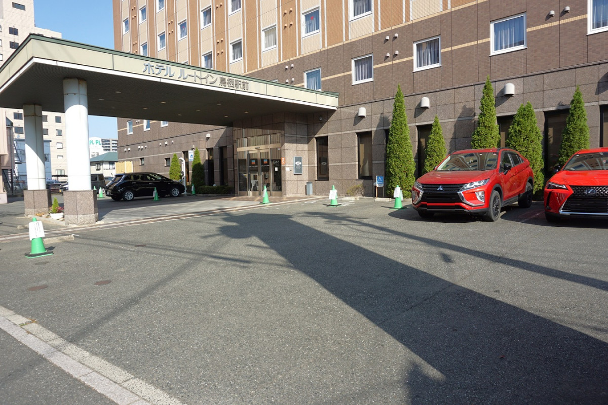 ホテル敷地内平面駐車場