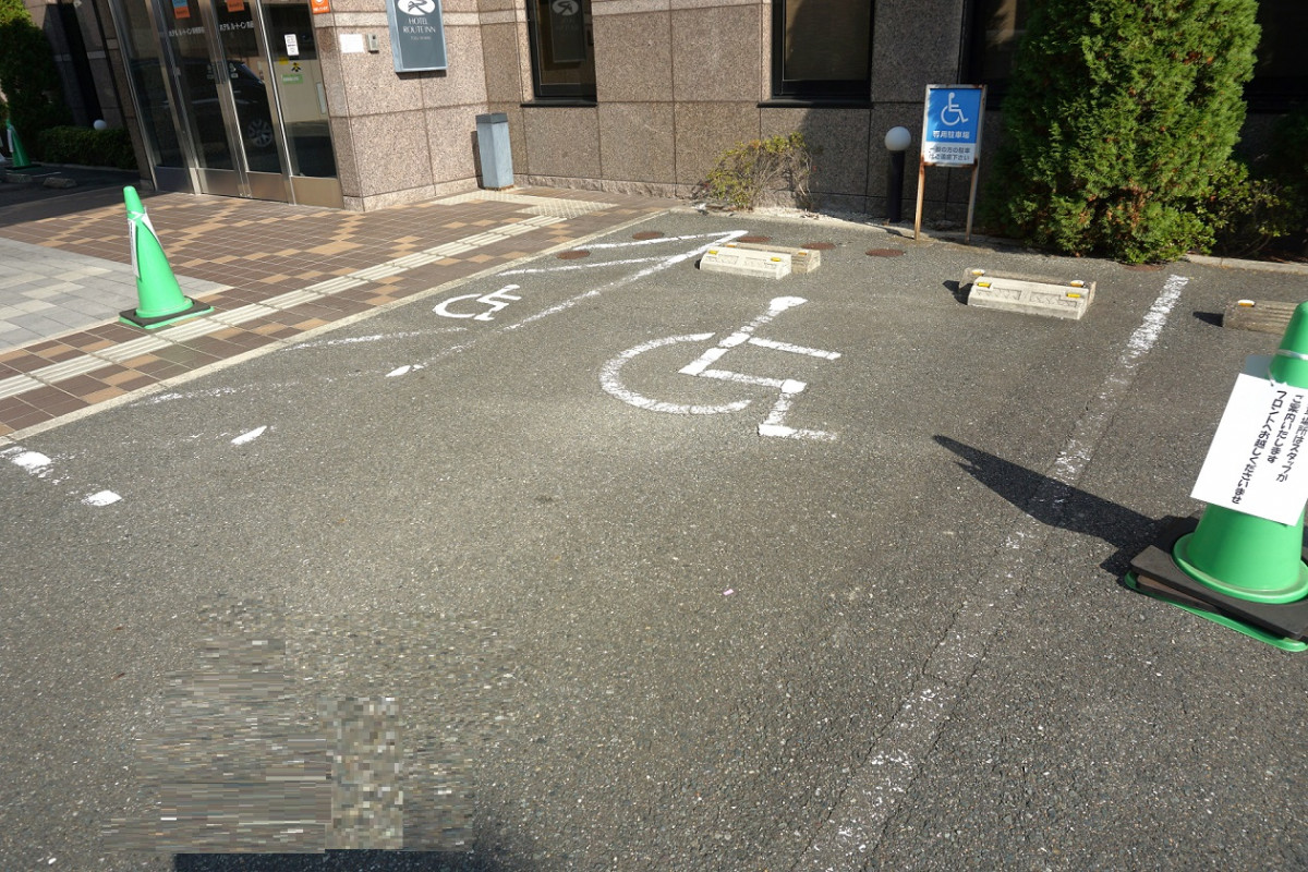 身障者用駐車スペース