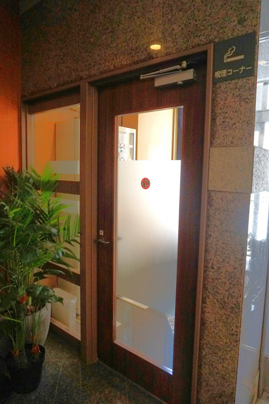 1階に喫煙所あります