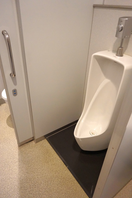 男性用トイレ