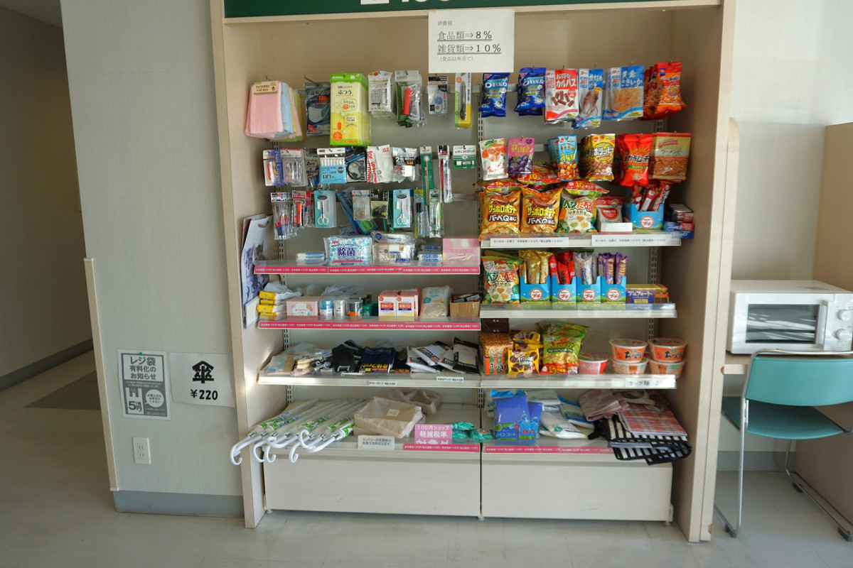 100円商品コーナー