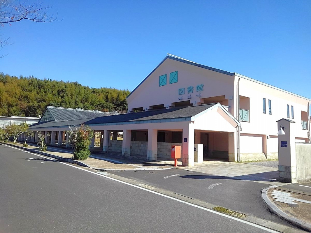 伊万里市民図書館