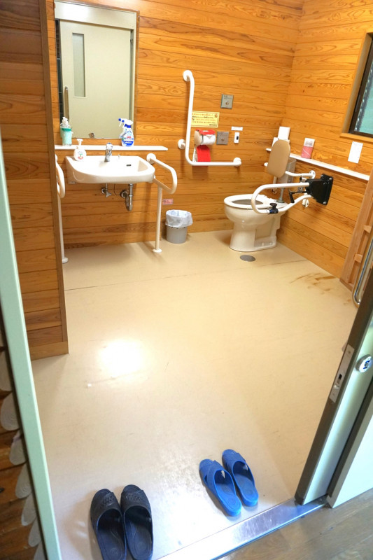 車いす対応トイレ