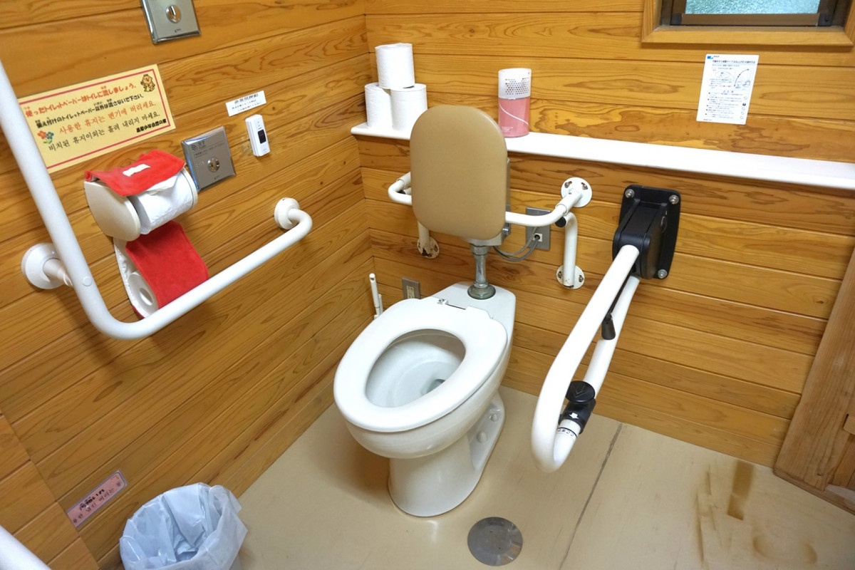 車いす対応トイレ