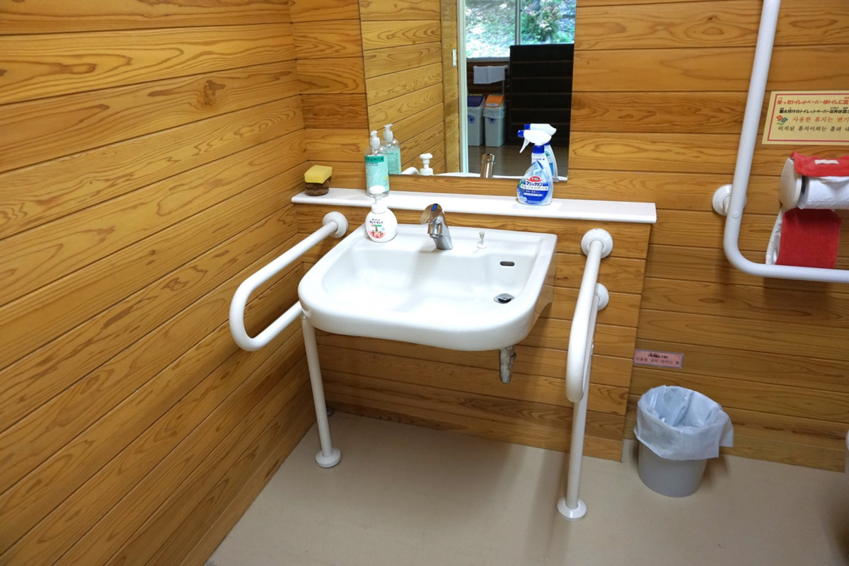 車いす対応トイレ