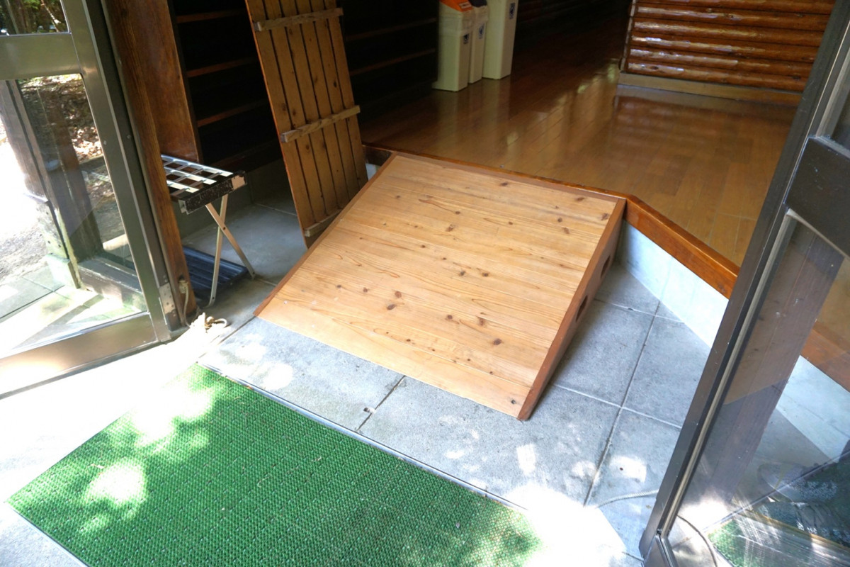 車いす対応トイレ利用時のスロープ