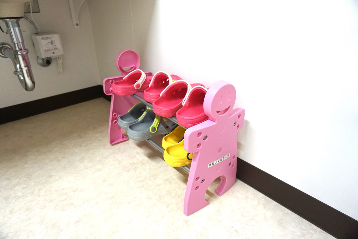トイレにお子様用スリッパあります
