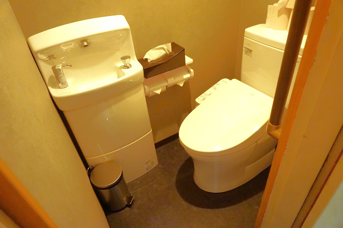 2階男性トイレ