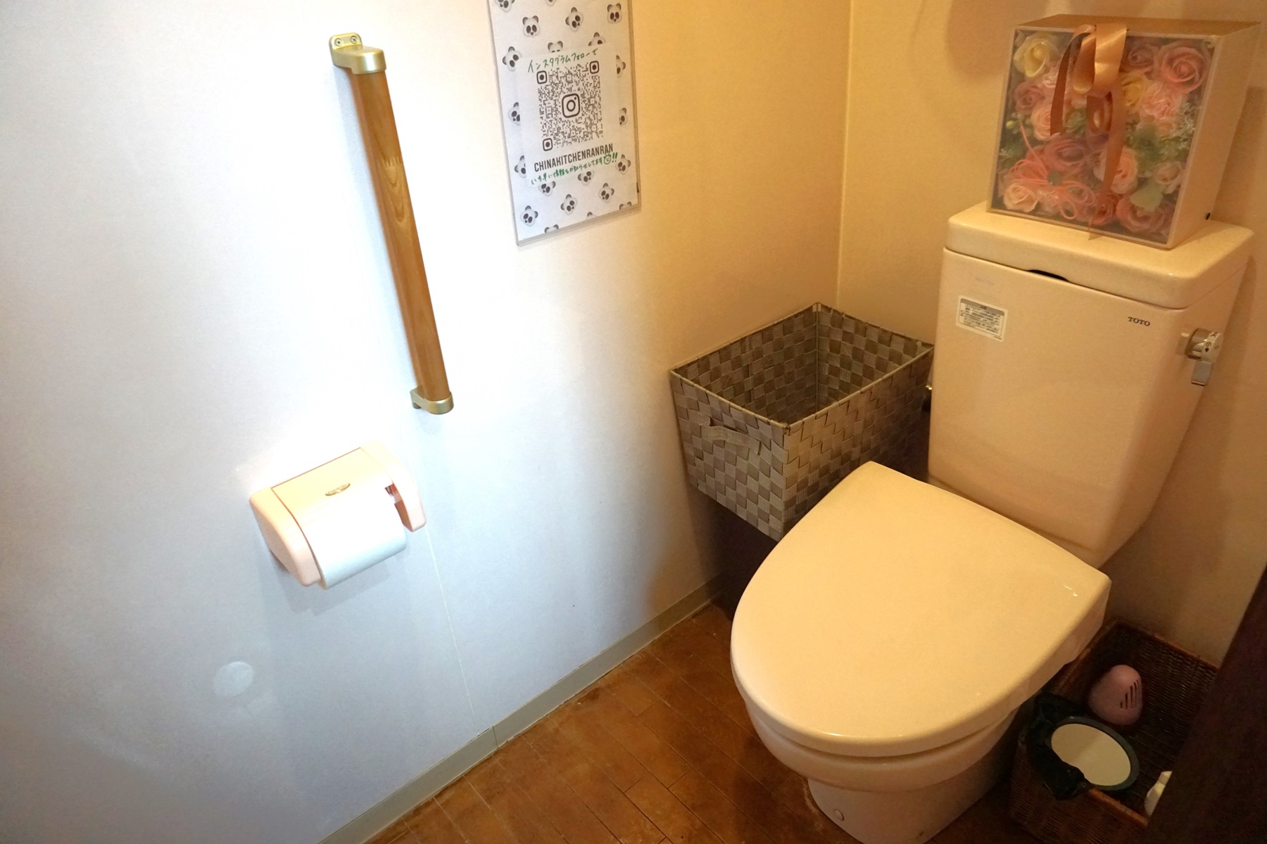 トイレ内。手すりがついてます