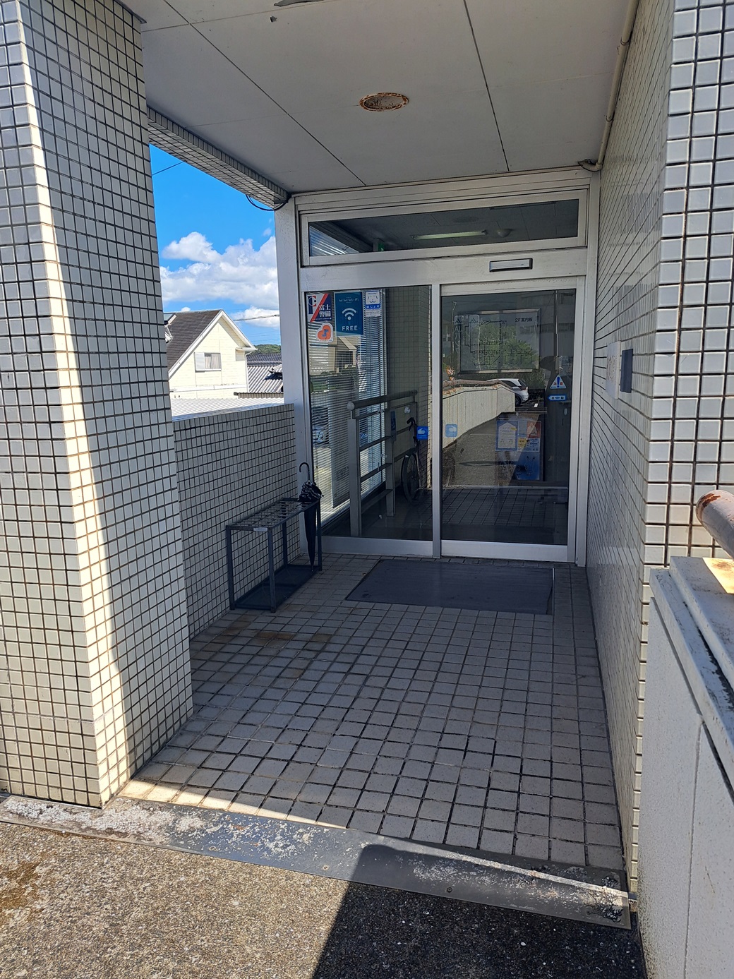 図書館出入口前通路