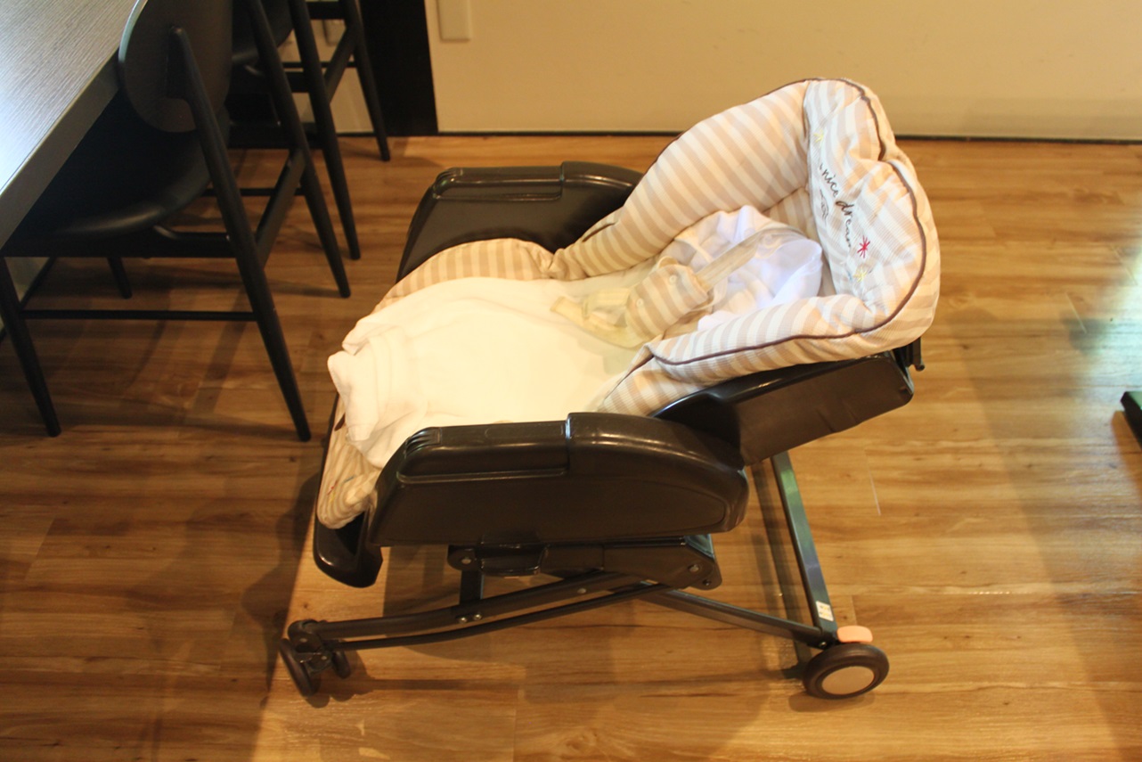 ハイアンドローチェア