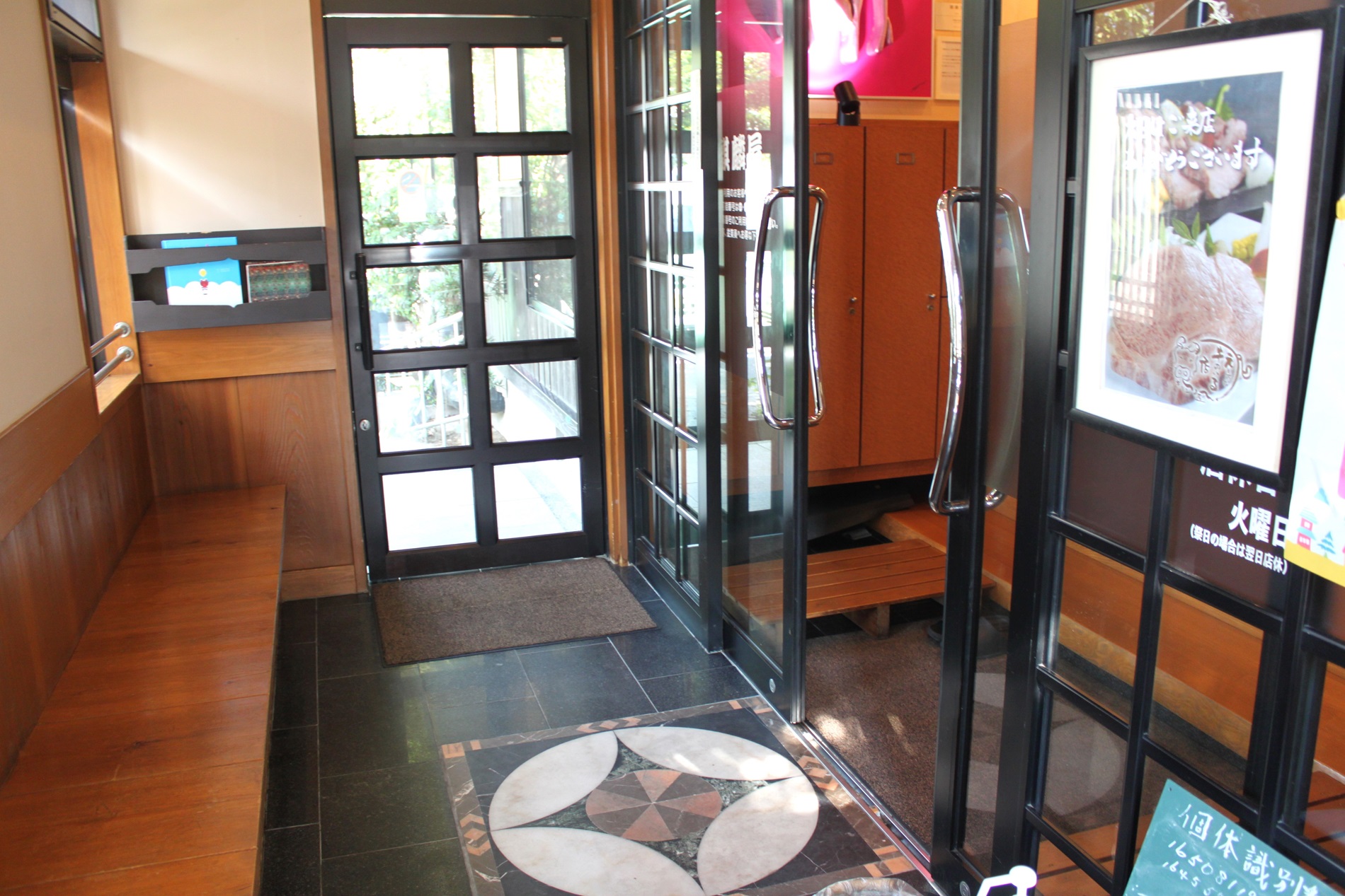 店舗内出入口