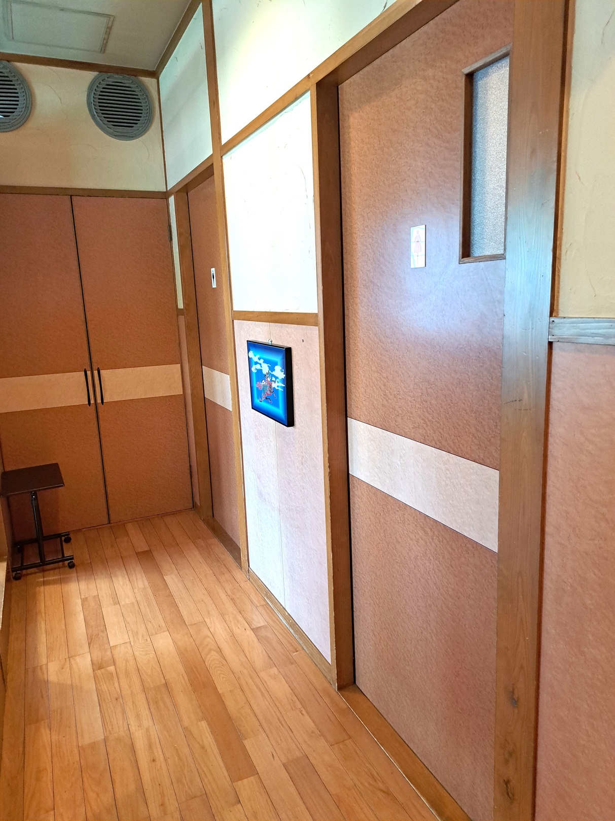 トイレ出入口。引き戸です。