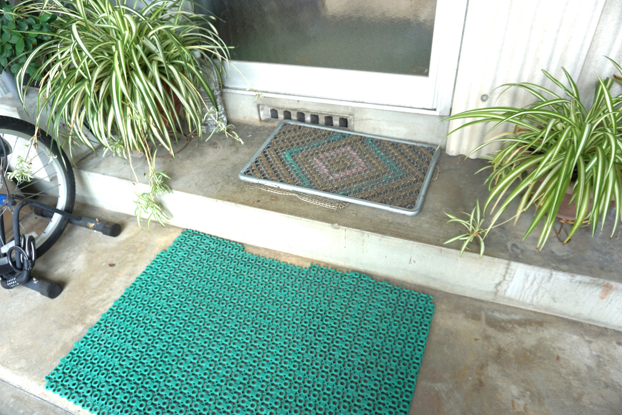 出入口前段差が2段あります