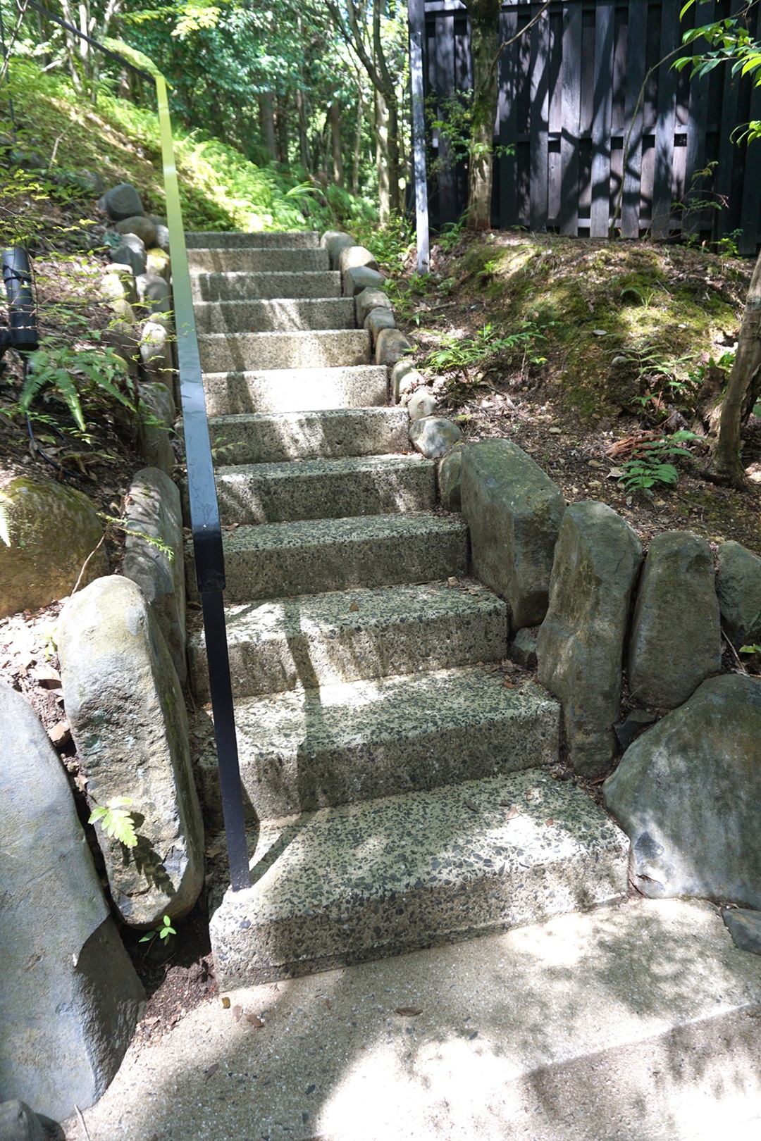 すべての客室前は階段になっています