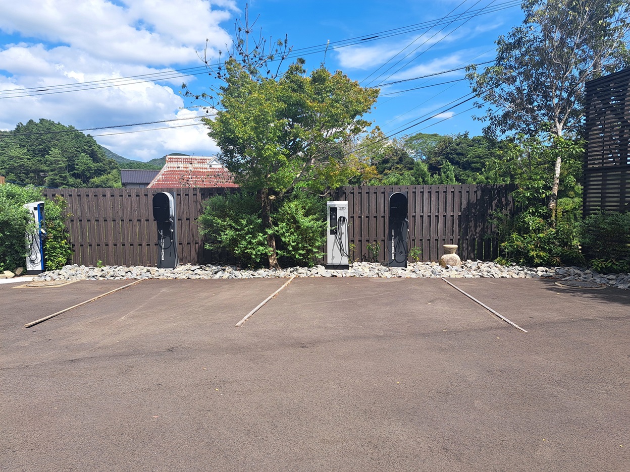 電気自動車充電スタンド