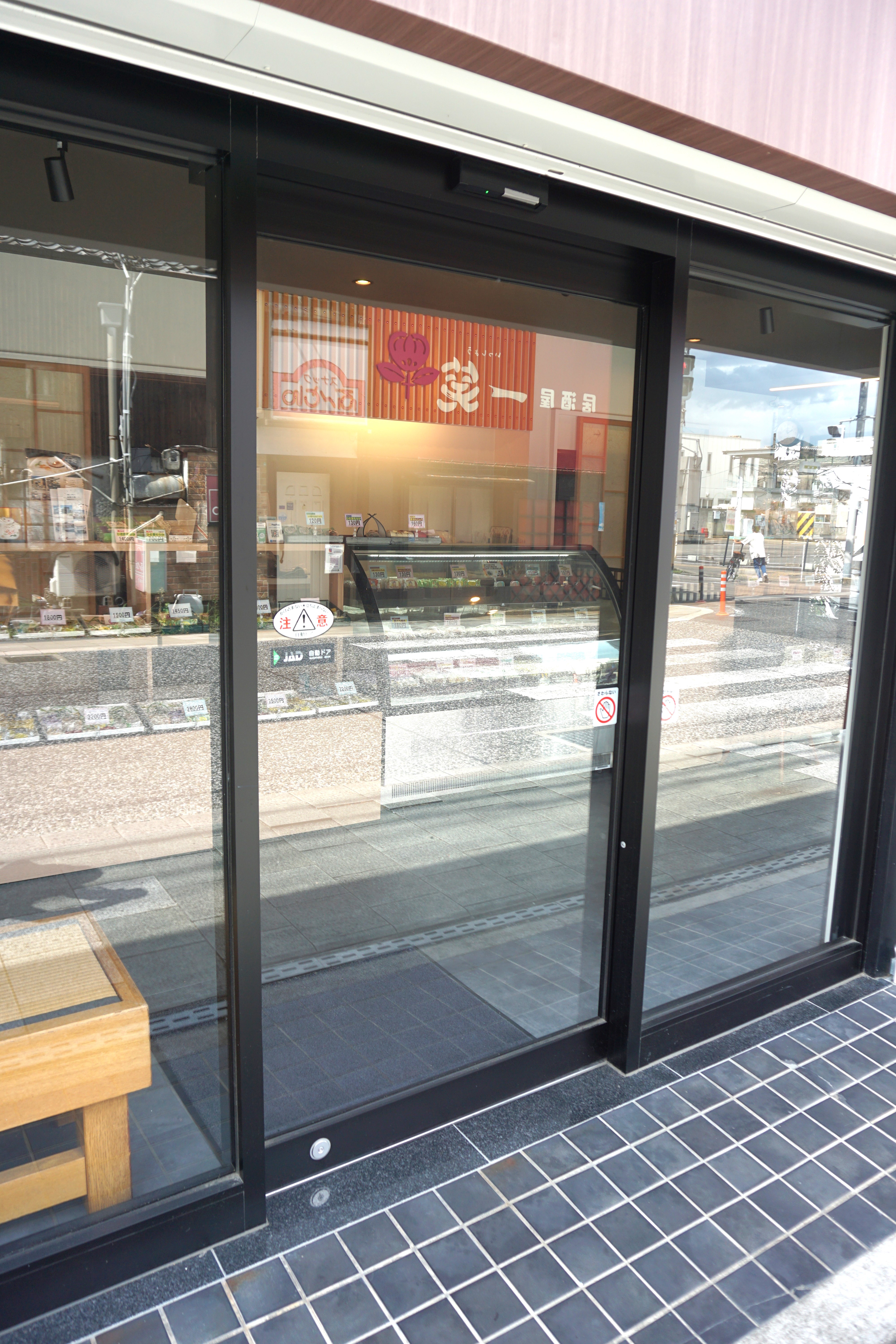 店舗正面出入口