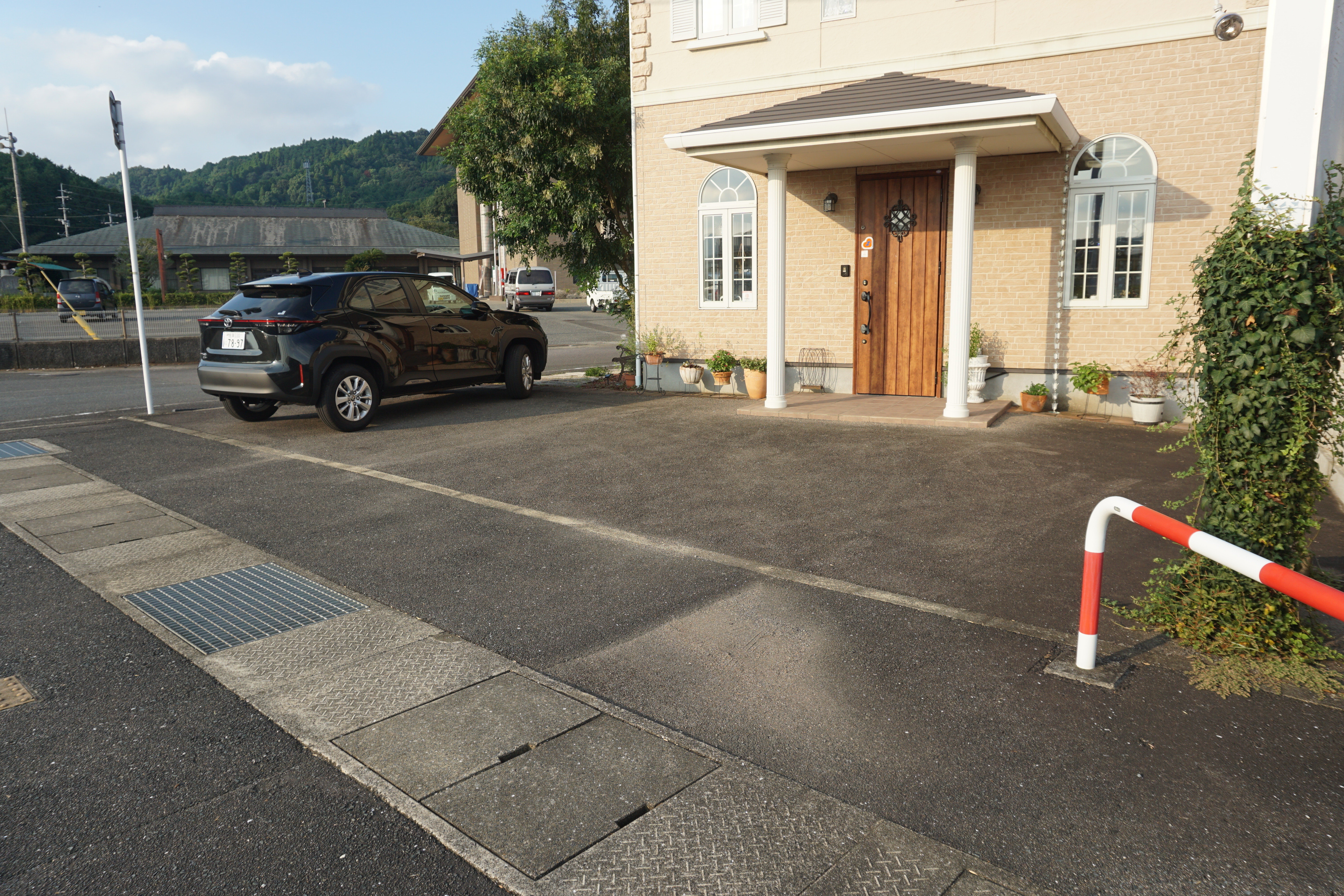 駐車場は店舗敷地内です