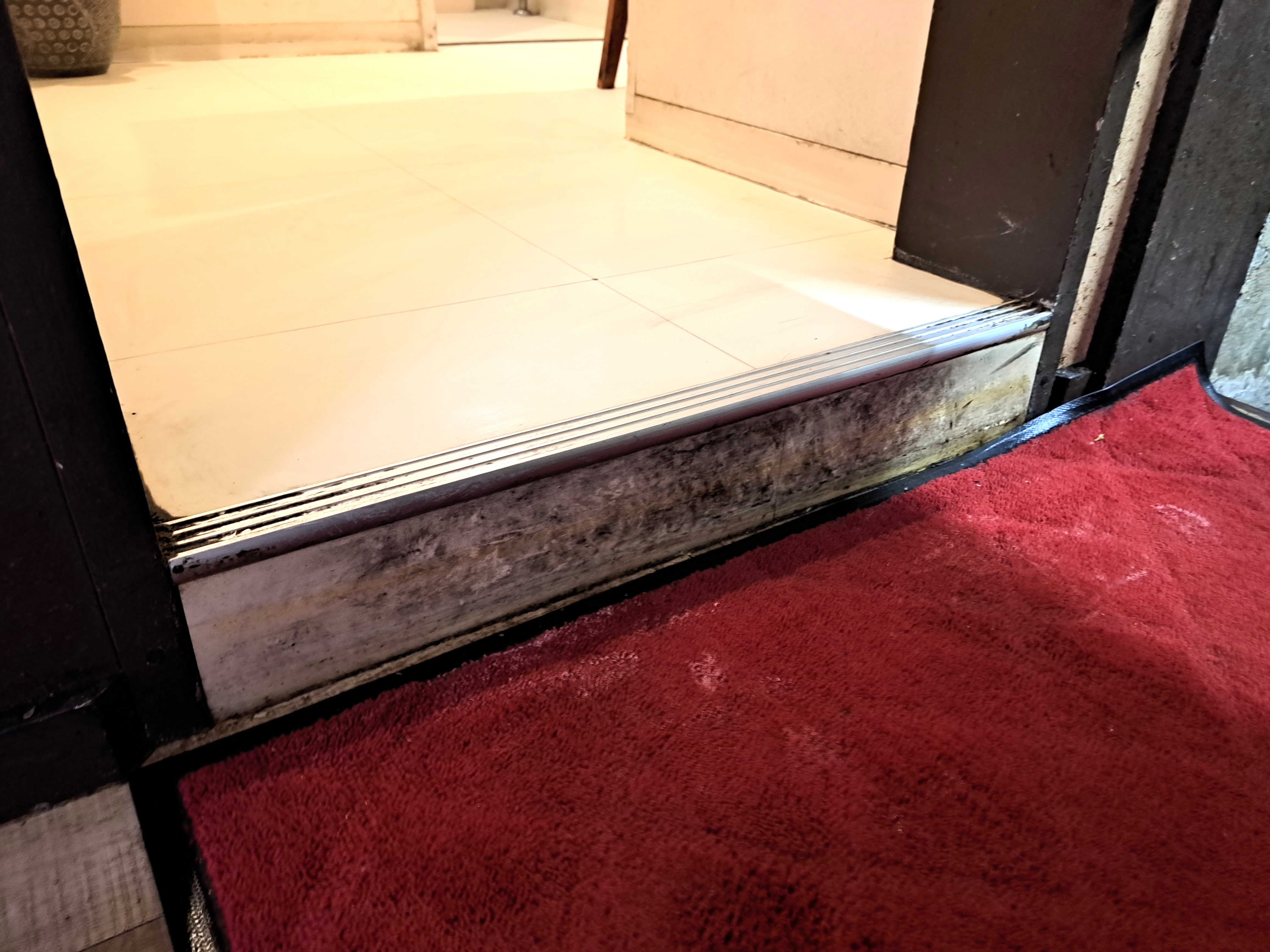 10センチほどの段差があります