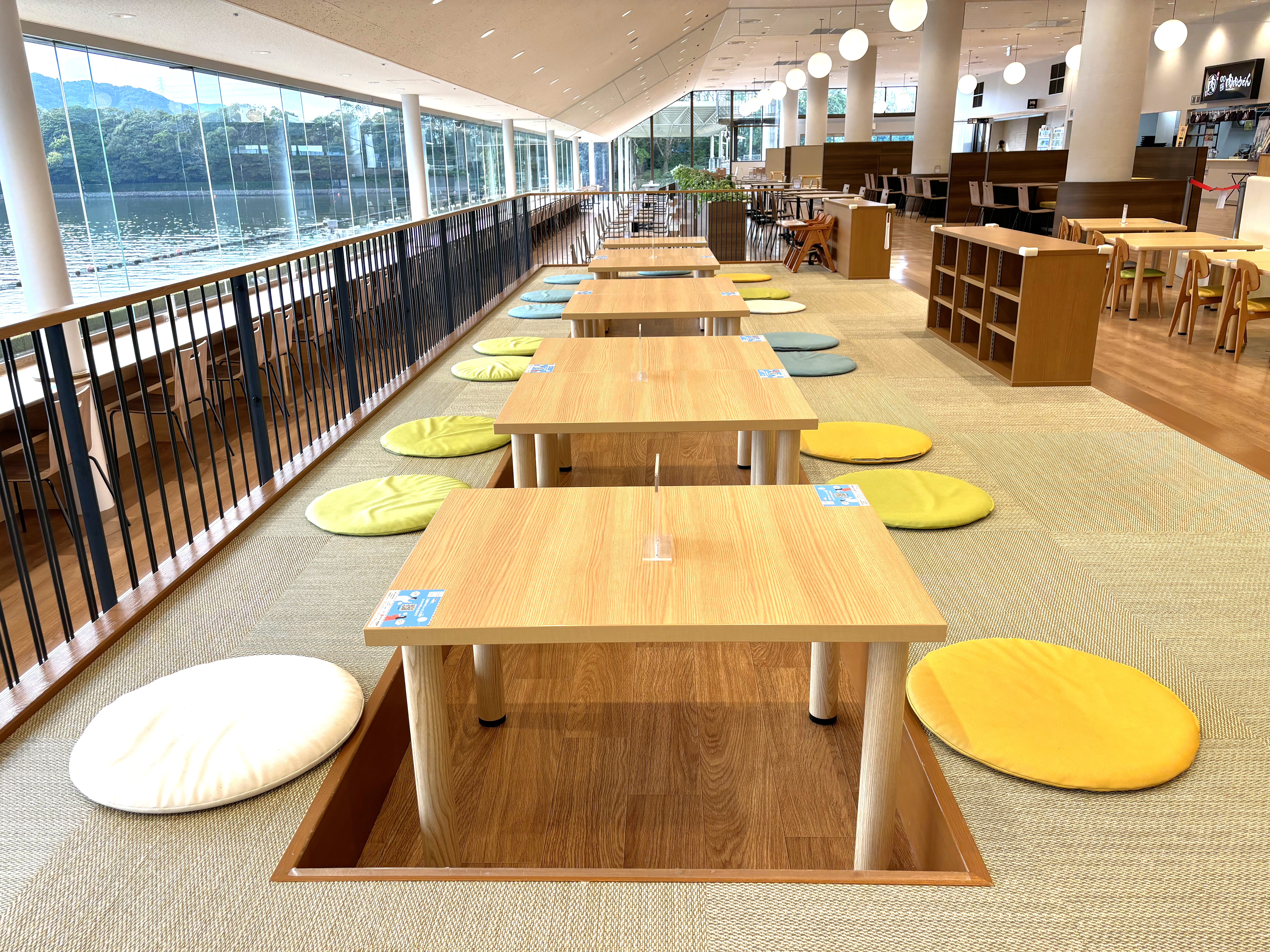 お子様連れ優先座敷席