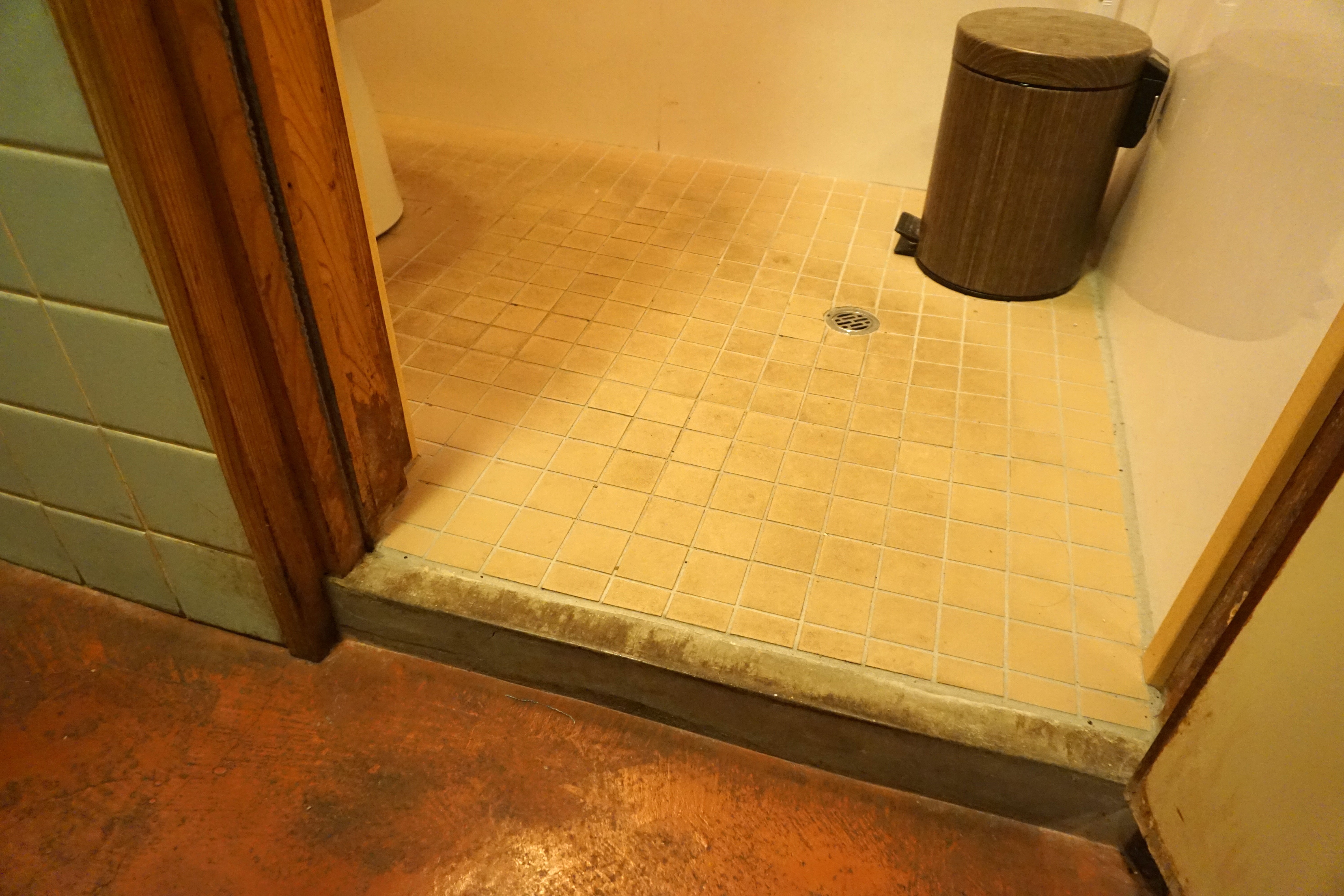 8センチほどの段差があります