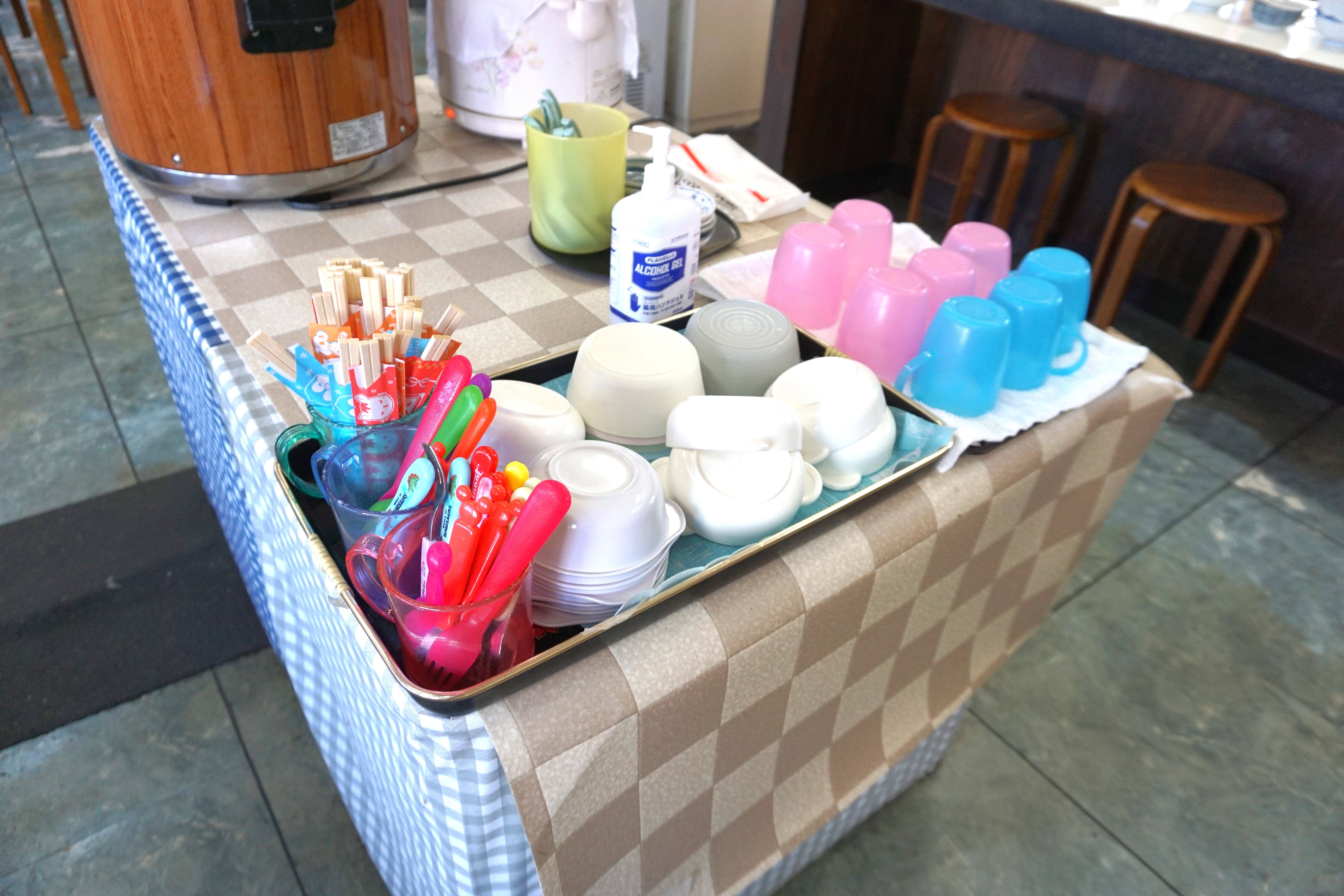 お子様食器やカトラリーあります