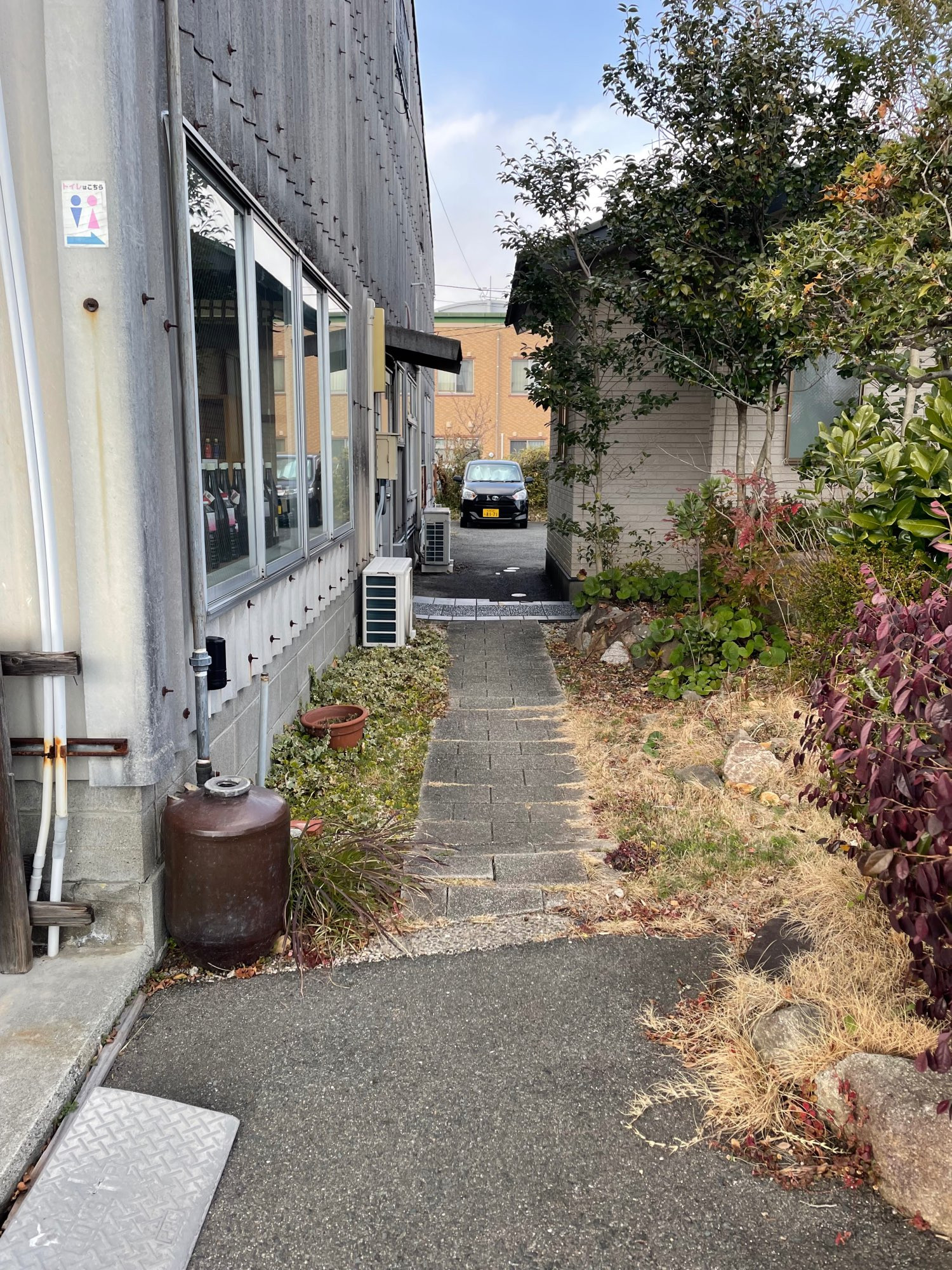 こちらの通路が凸凹しています。