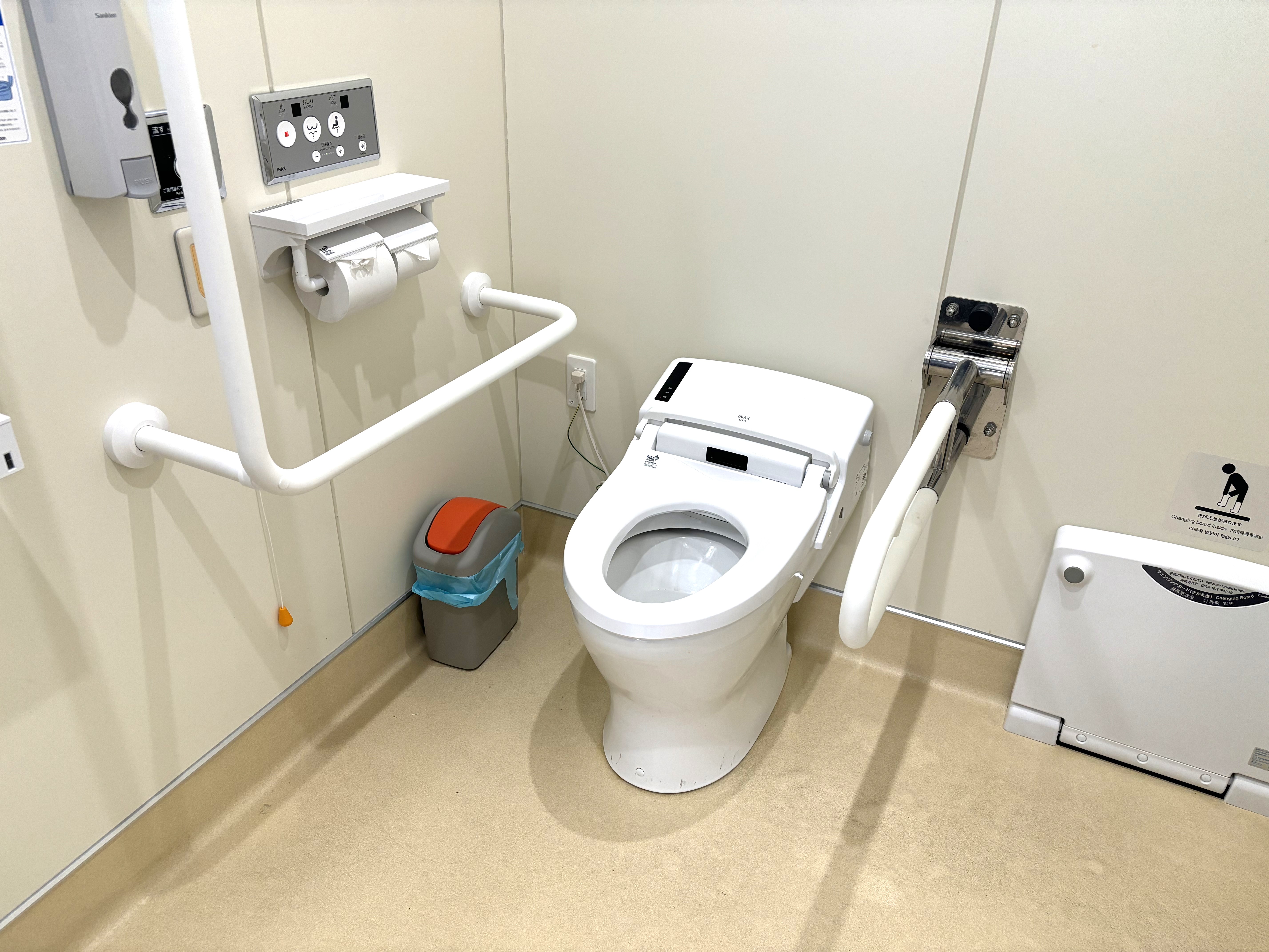 車いす対応トイレ