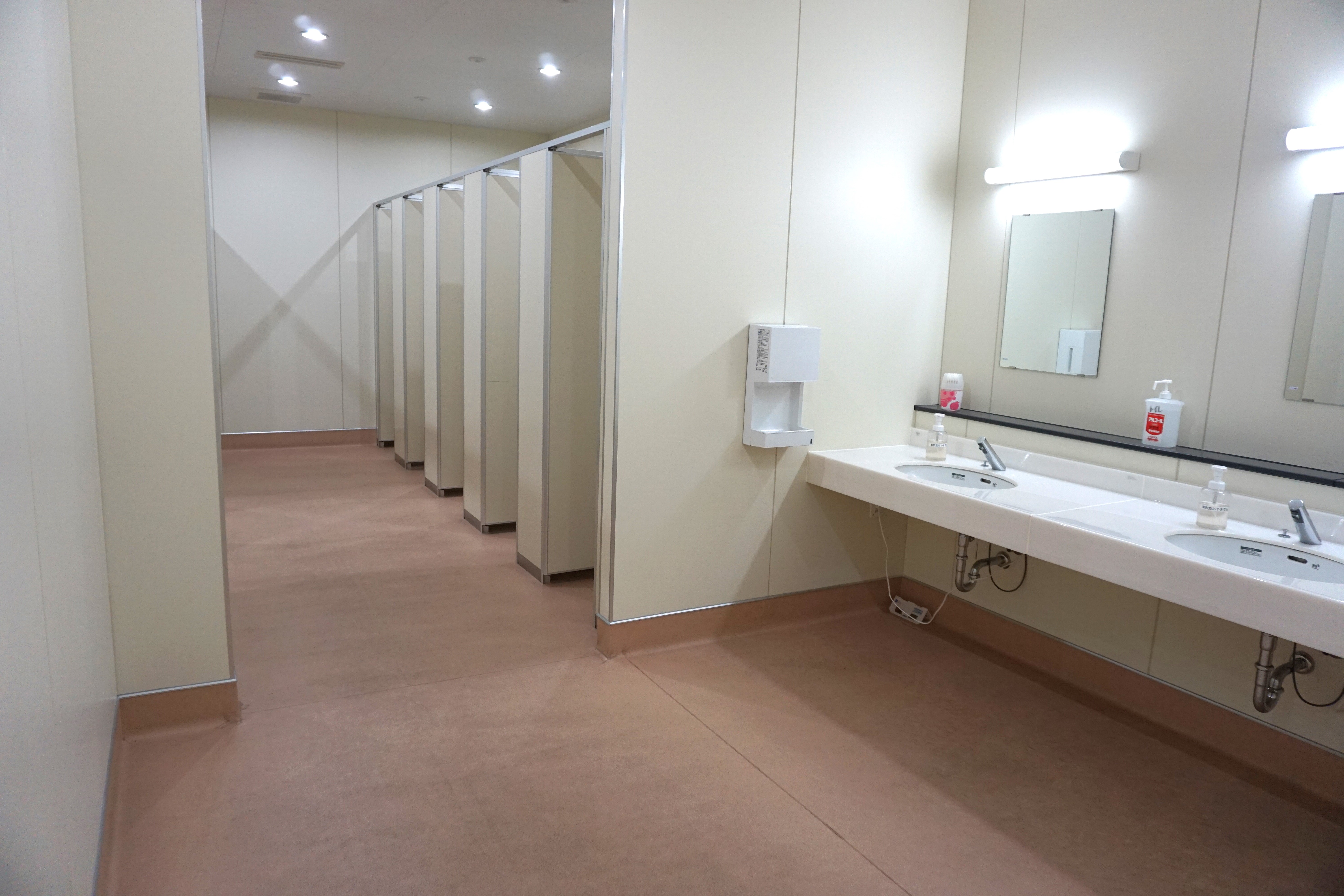 女性用トイレ内