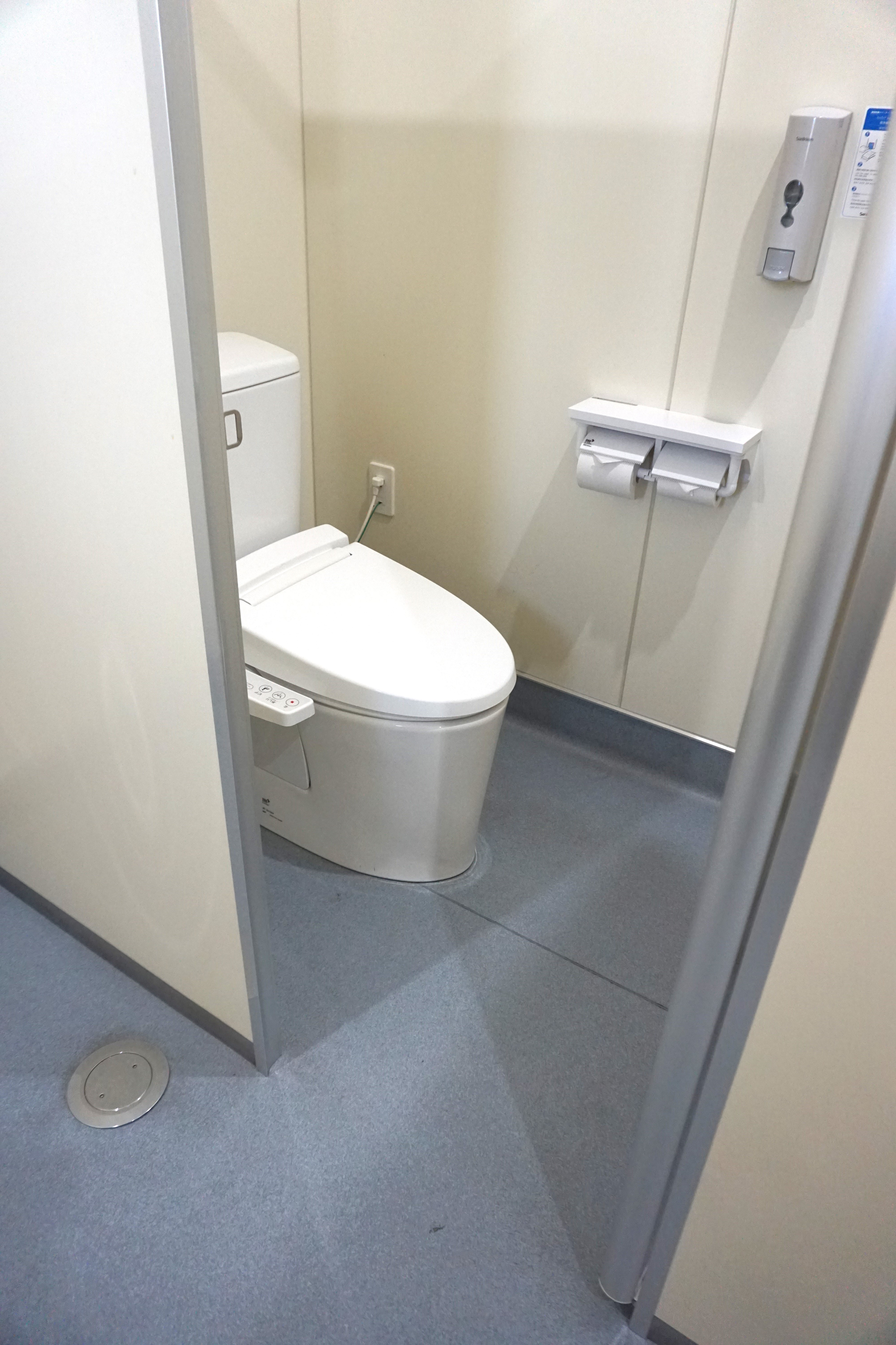 女性用トイレ内