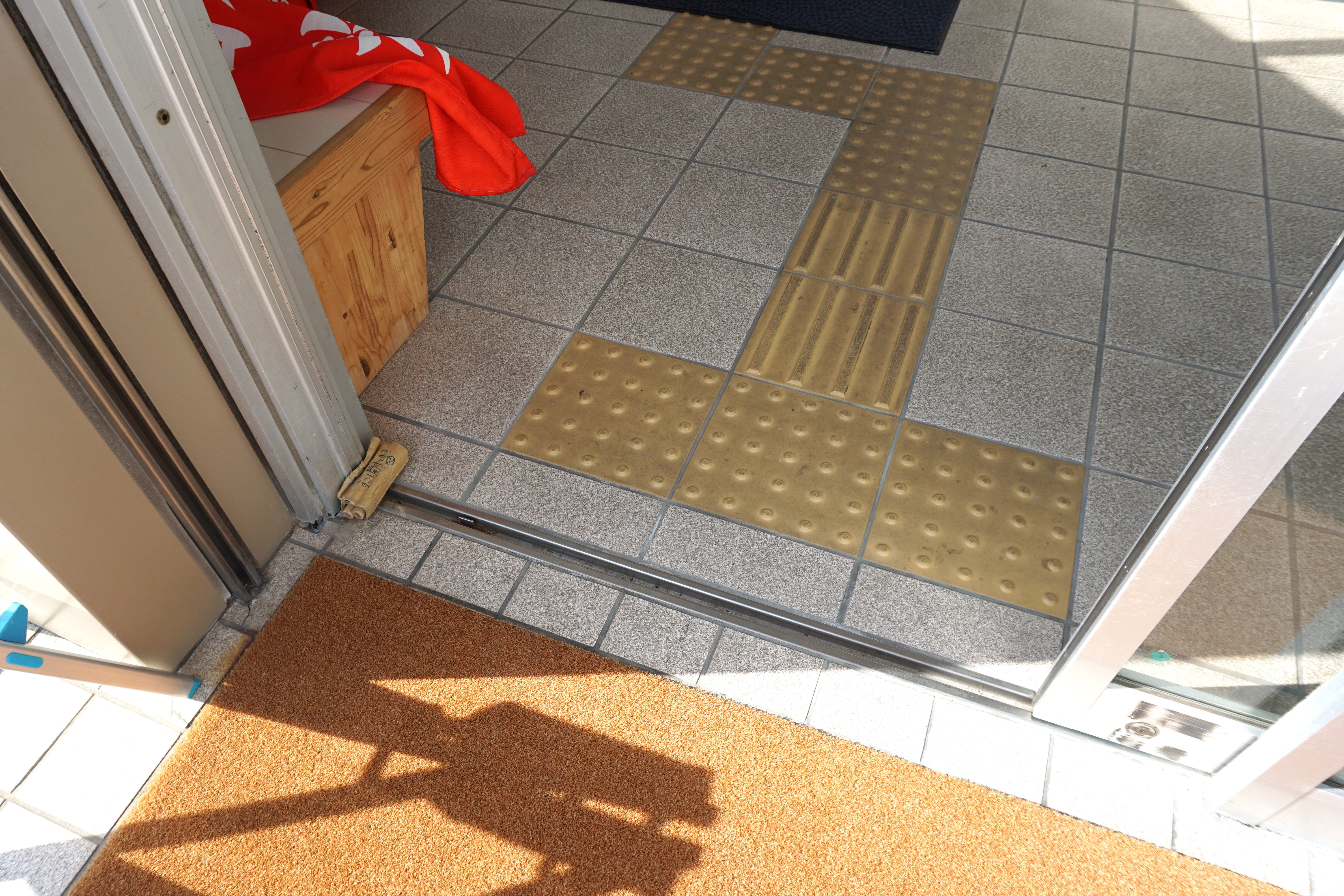 自動ドアで、段差なくフラットです