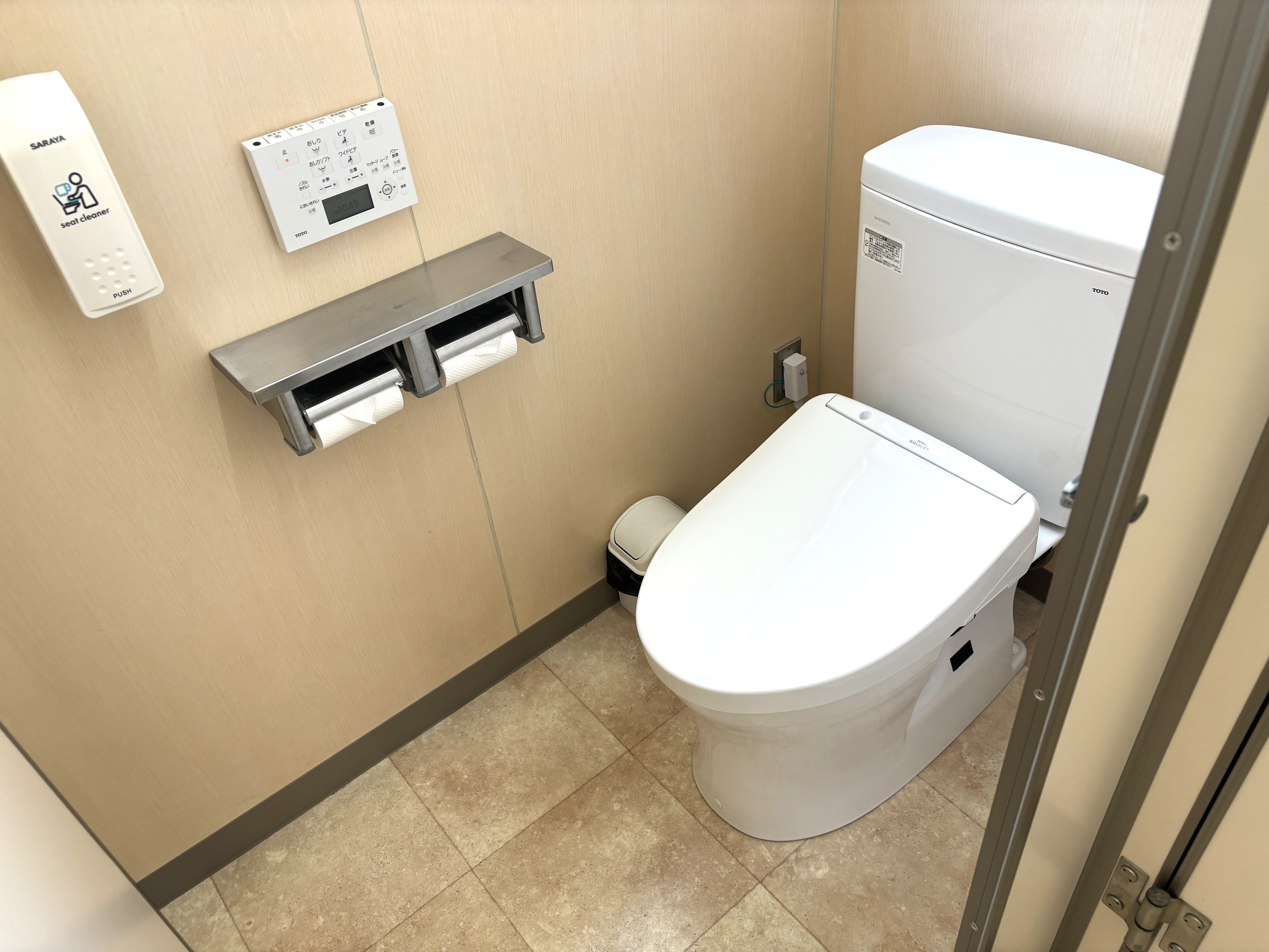 女性用トイレ内