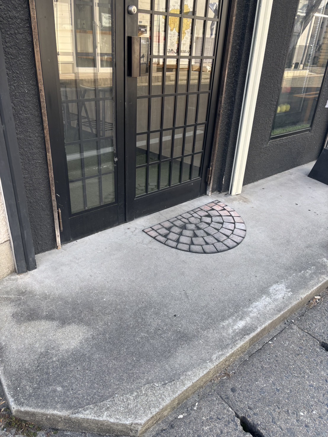 10cm程度の段差があります